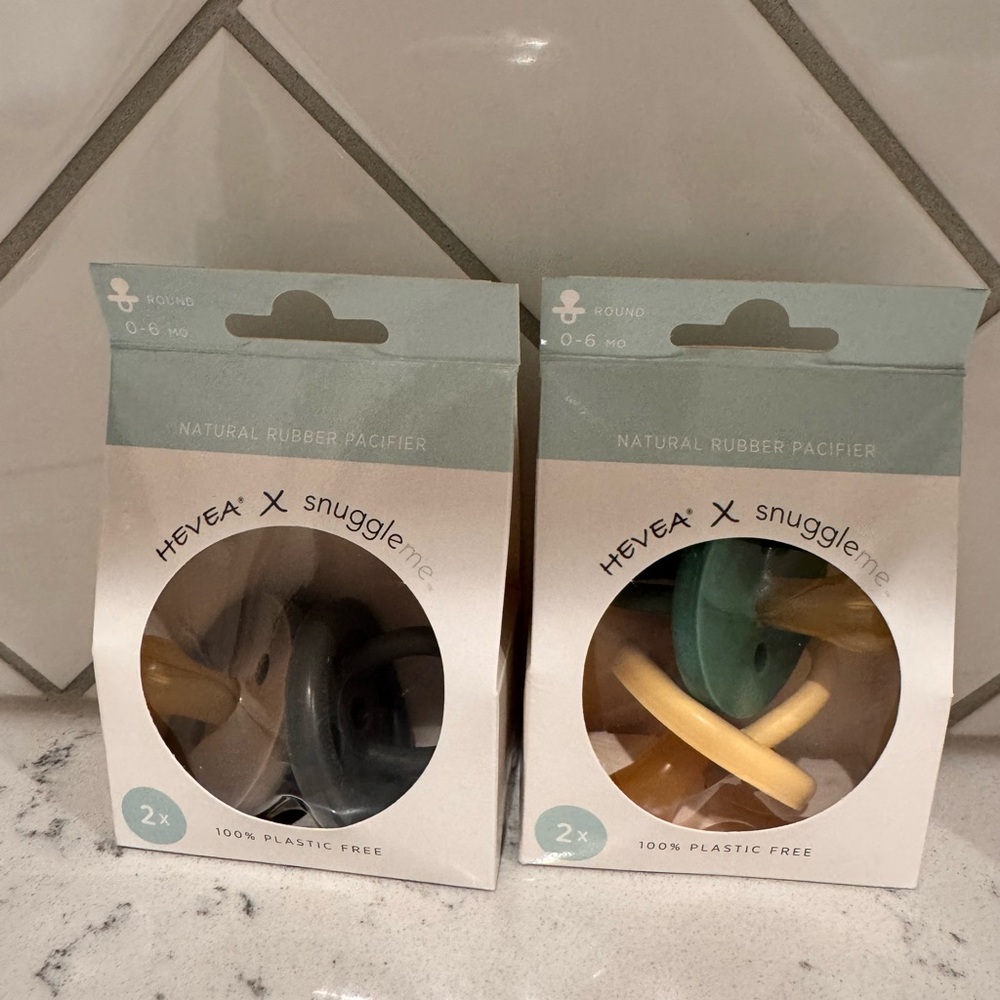 4 snuggle me pacifiers 0-6 months- NWT